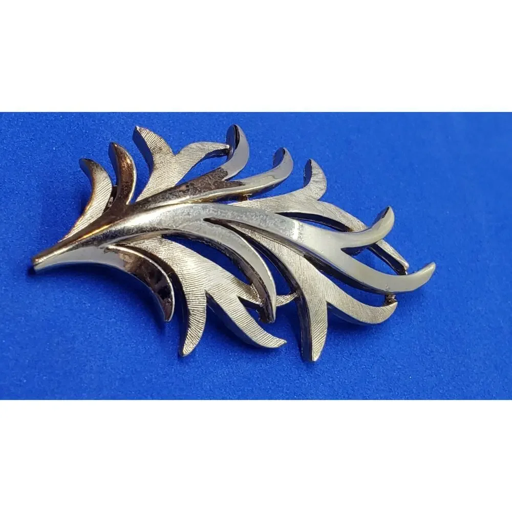Vintage Trifari Brooch Gold Leaf shiny and matte textured mid century Signed